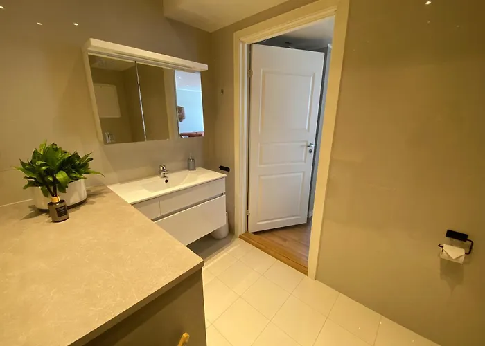 Spacious Modern Center Апартаменты *